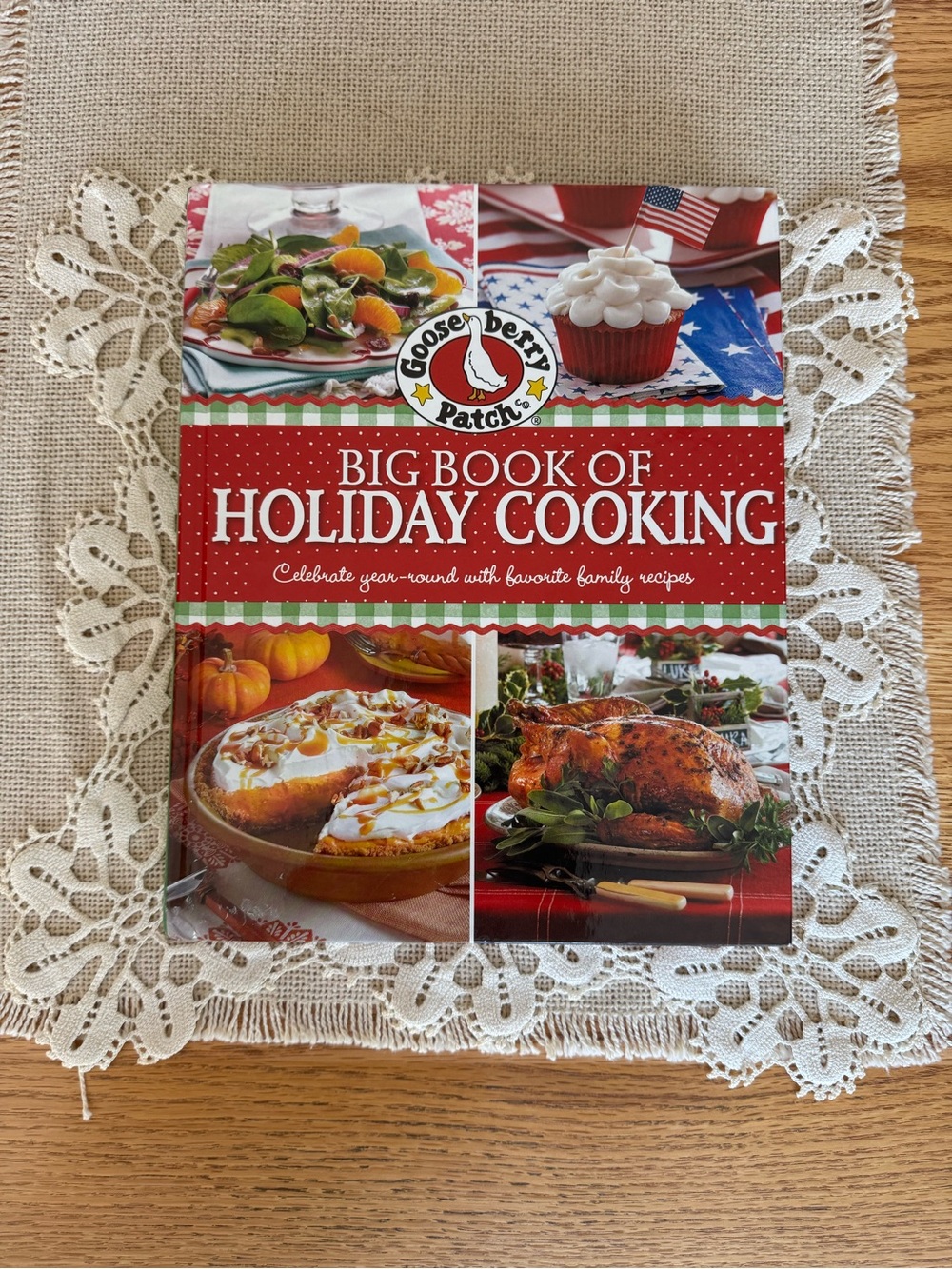 Gooseberry Patch Big Book of Holiday Cooking 2012 Retired Collector Cottage